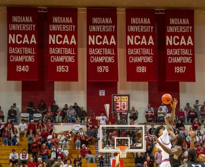 Indiana's Kel'el Ware (1) starts the game during the Indiana versus University of Indianapolis men's basketball game at Simon Skjodt Assembly Hall.
